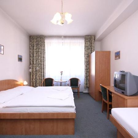Hotel Legie Bed And Breakfast Prága Kültér fotó